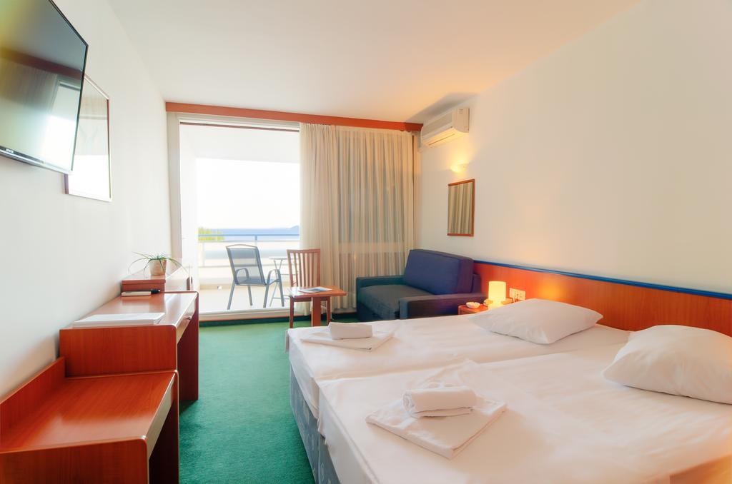 Hotel Amfora Rabac Exterior photo