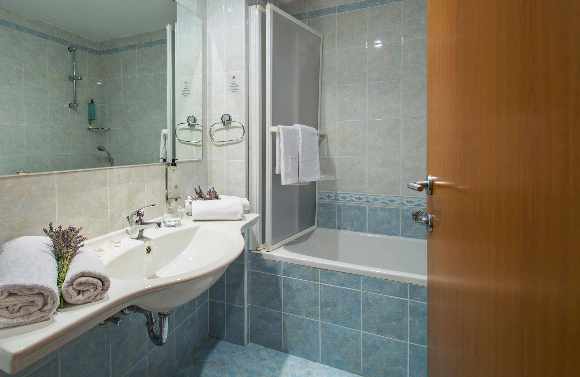 Hotel Amfora Rabac Exterior photo
